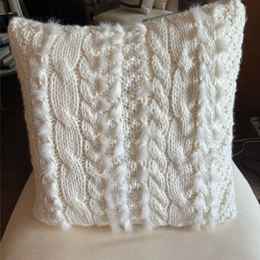 POTTERY BARN Chunky Cable Knit Faux Fur Throw Pillow Cover 24